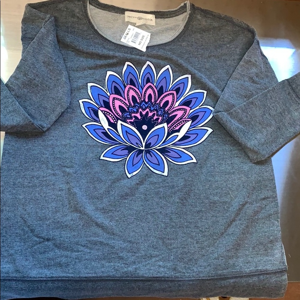Lucky lotus sweatshirt in new condition NWT. Sz xs